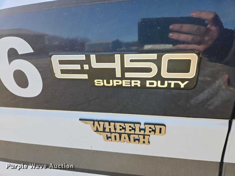 image for item ES2827 2003 Ford E450 Super Duty ambulance