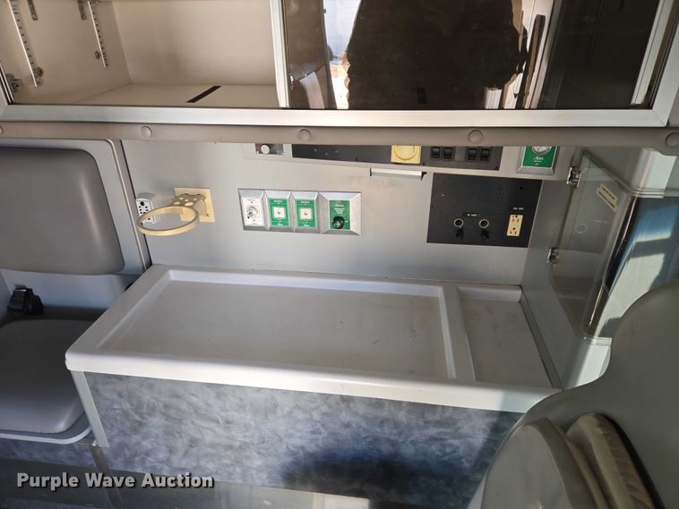 image for item ES2827 2003 Ford E450 Super Duty ambulance