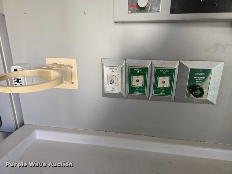 image for item ES2827 2003 Ford E450 Super Duty ambulance