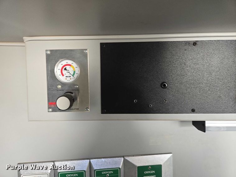 image for item ES2827 2003 Ford E450 Super Duty ambulance