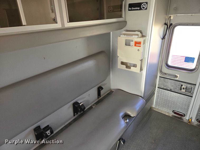 image for item ES2827 2003 Ford E450 Super Duty ambulance
