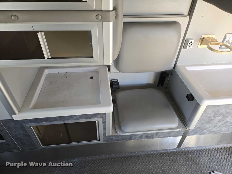 image for item ES2827 2003 Ford E450 Super Duty ambulance