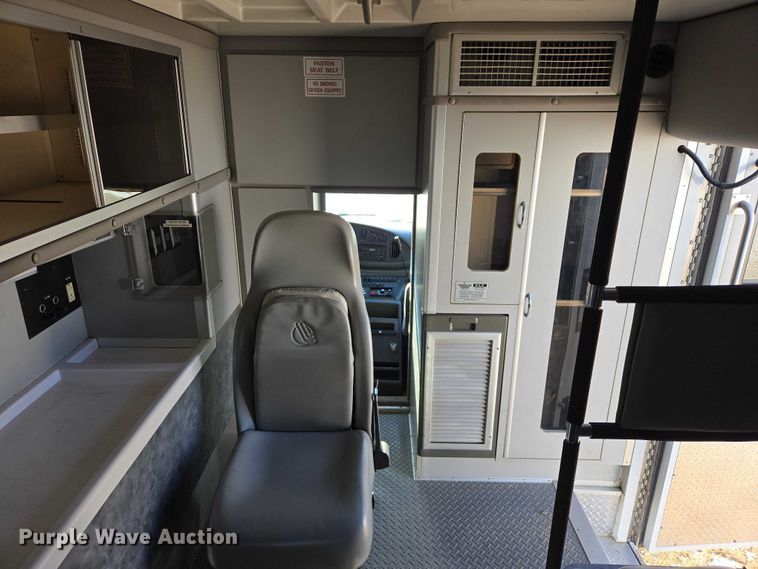 image for item ES2827 2003 Ford E450 Super Duty ambulance