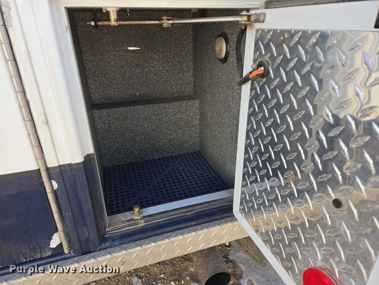 image for item ES2827 2003 Ford E450 Super Duty ambulance