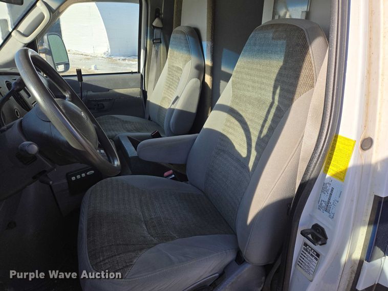 image for item ES2827 2003 Ford E450 Super Duty ambulance