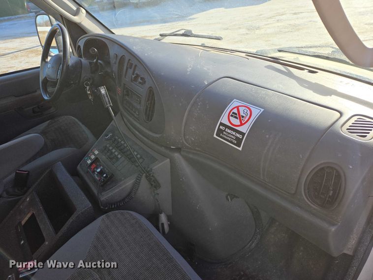 image for item ES2827 2003 Ford E450 Super Duty ambulance