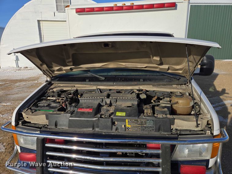 image for item ES2827 2003 Ford E450 Super Duty ambulance