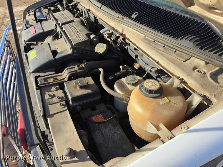 image for item ES2827 2003 Ford E450 Super Duty ambulance