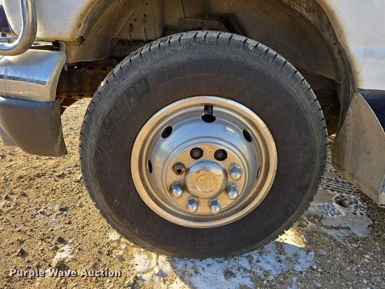 image for item ES2827 2003 Ford E450 Super Duty ambulance