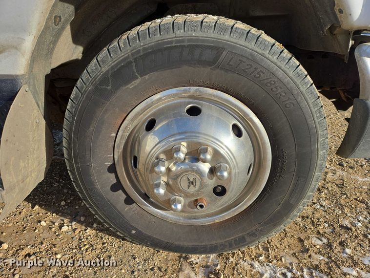 image for item ES2827 2003 Ford E450 Super Duty ambulance