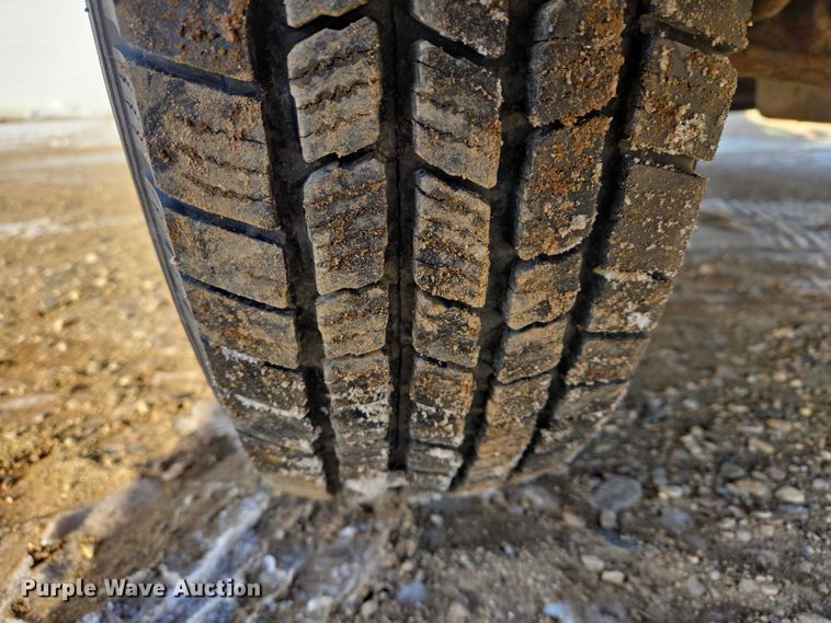 image for item ES2827 2003 Ford E450 Super Duty ambulance