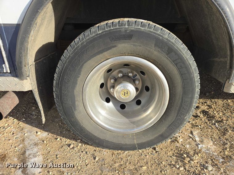 image for item ES2827 2003 Ford E450 Super Duty ambulance