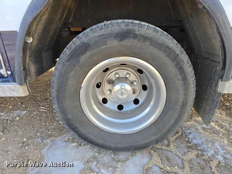 image for item ES2827 2003 Ford E450 Super Duty ambulance