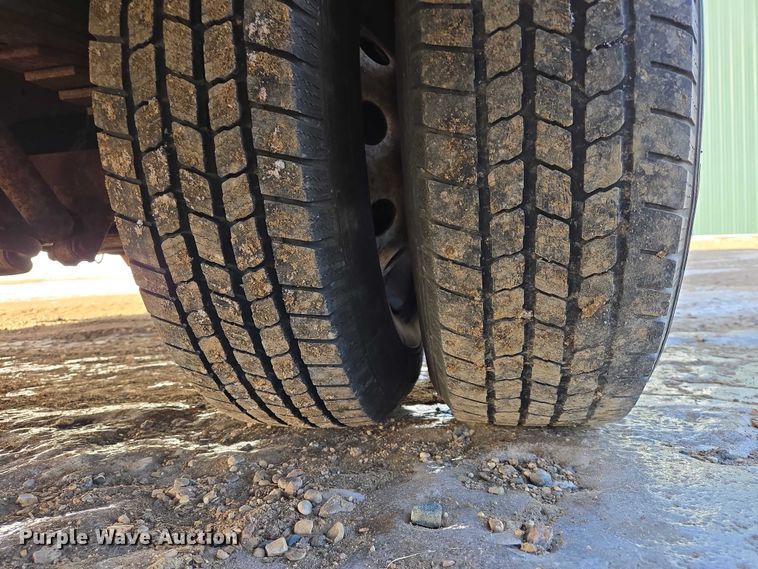 image for item ES2827 2003 Ford E450 Super Duty ambulance