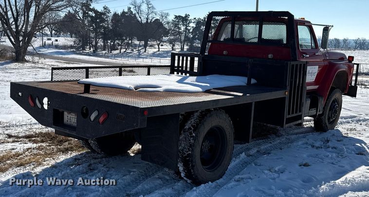 image for item ES5745 1979 Ford F600 flatbed truck