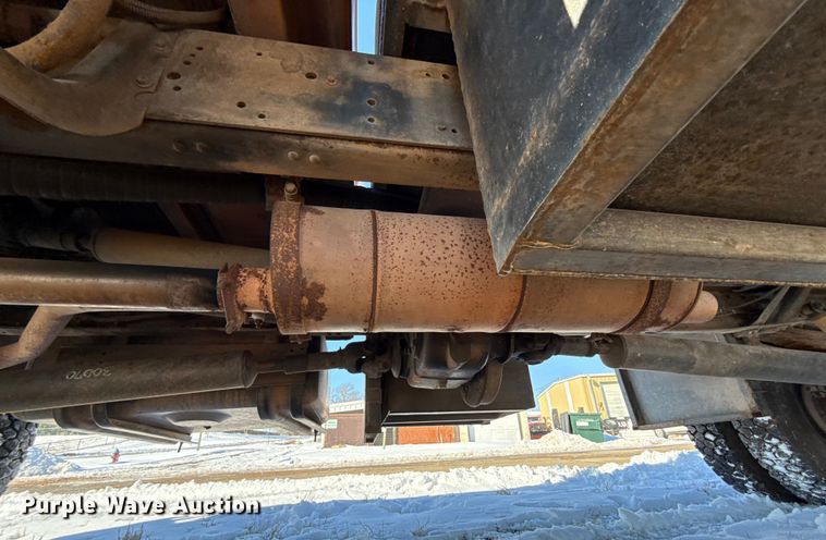 image for item ES5745 1979 Ford F600 flatbed truck