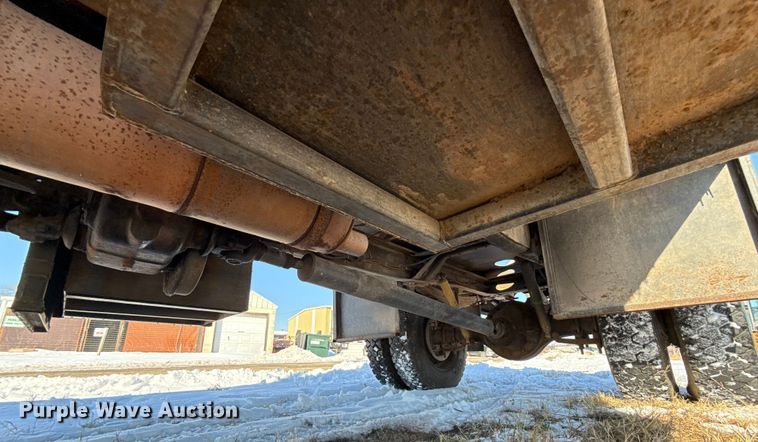 image for item ES5745 1979 Ford F600 flatbed truck