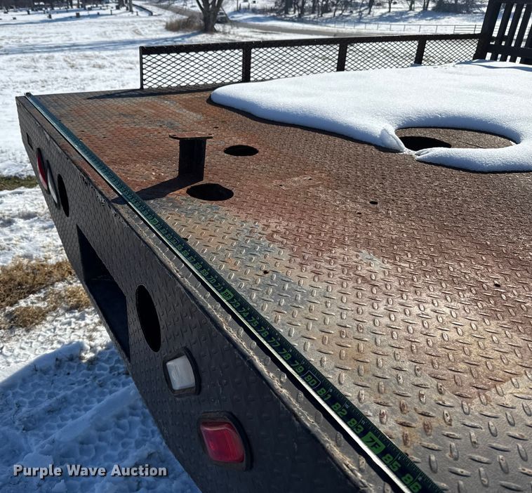 image for item ES5745 1979 Ford F600 flatbed truck