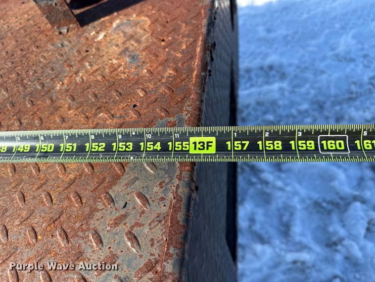 image for item ES5745 1979 Ford F600 flatbed truck