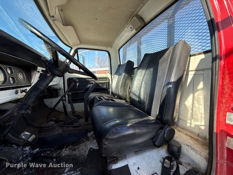 image for item ES5745 1979 Ford F600 flatbed truck