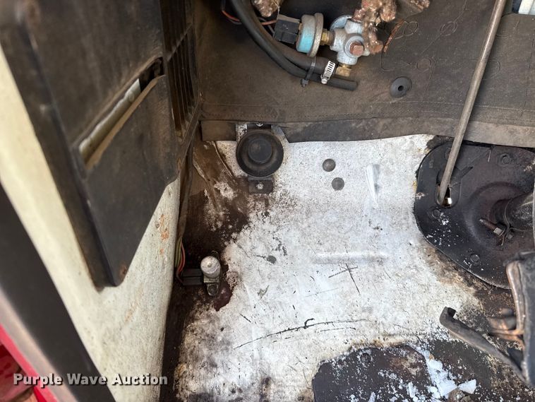 image for item ES5745 1979 Ford F600 flatbed truck