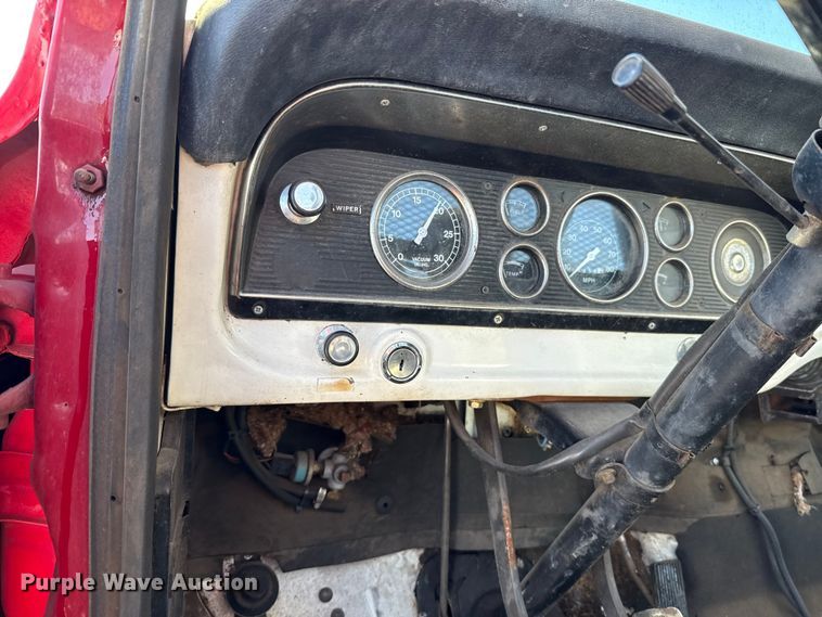 image for item ES5745 1979 Ford F600 flatbed truck