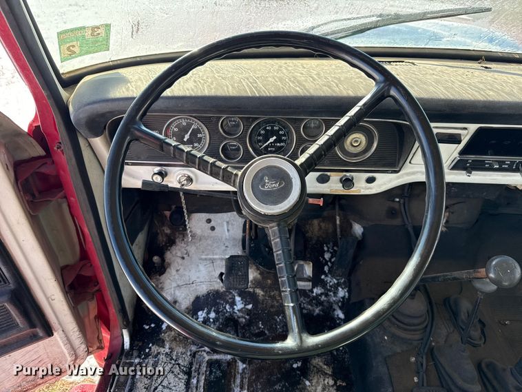 image for item ES5745 1979 Ford F600 flatbed truck