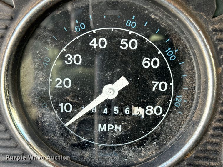 image for item ES5745 1979 Ford F600 flatbed truck