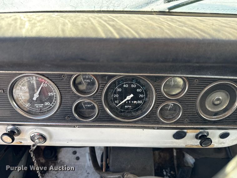 image for item ES5745 1979 Ford F600 flatbed truck