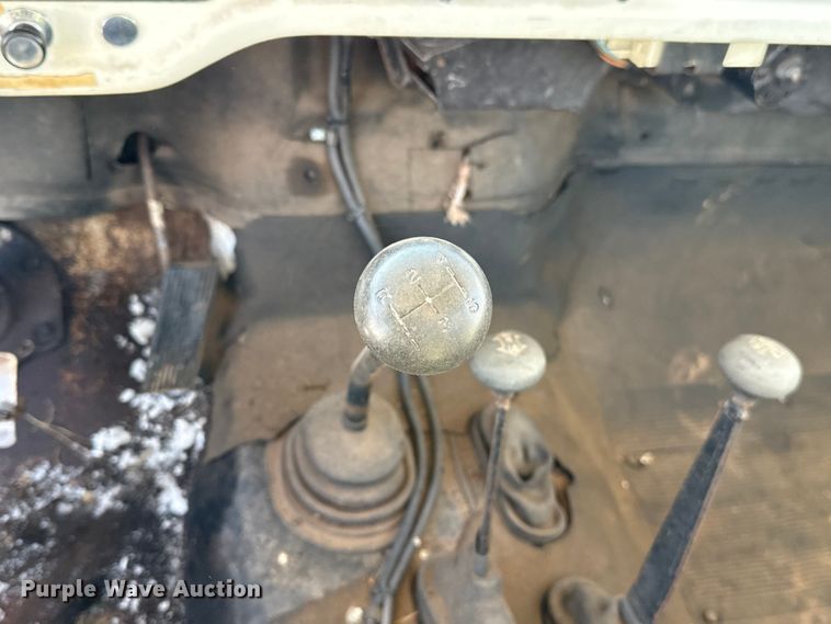 image for item ES5745 1979 Ford F600 flatbed truck