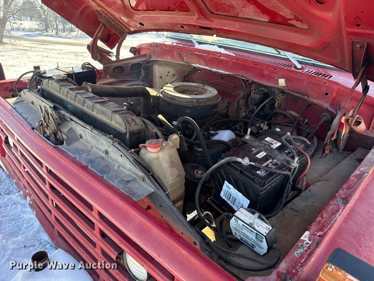 image for item ES5745 1979 Ford F600 flatbed truck