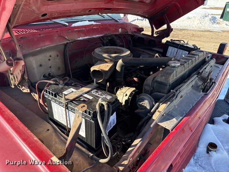 image for item ES5745 1979 Ford F600 flatbed truck