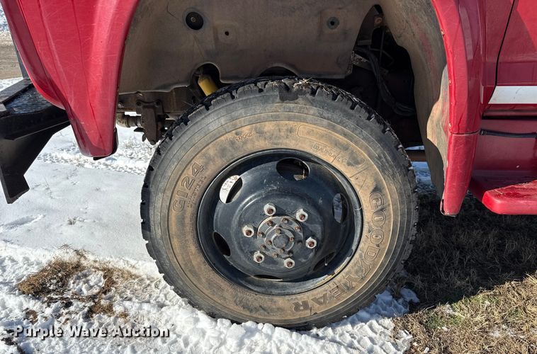 image for item ES5745 1979 Ford F600 flatbed truck