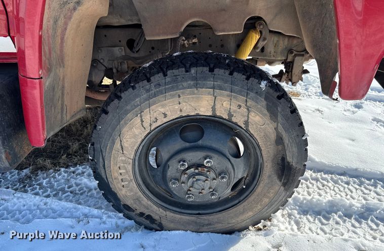 image for item ES5745 1979 Ford F600 flatbed truck