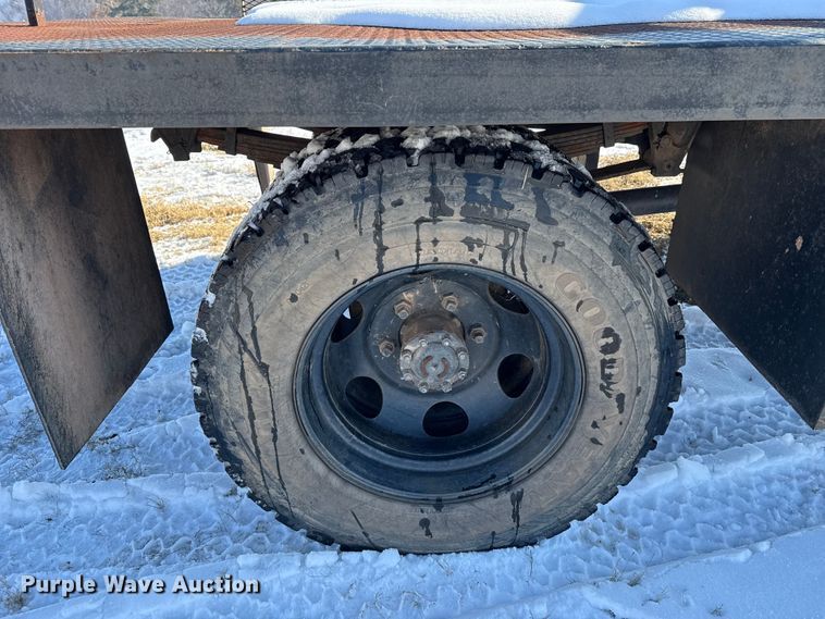 image for item ES5745 1979 Ford F600 flatbed truck