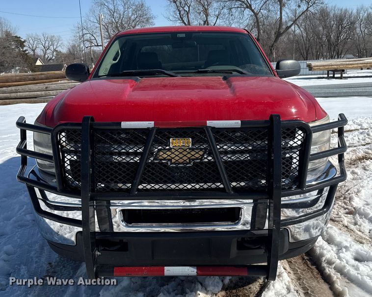 image for item ES5749 2011 Chevrolet Silverado 2500HD Crew Cab pickup truck