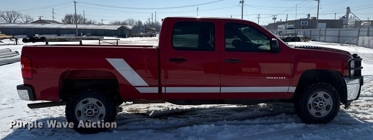 image for item ES5749 2011 Chevrolet Silverado 2500HD Crew Cab pickup truck