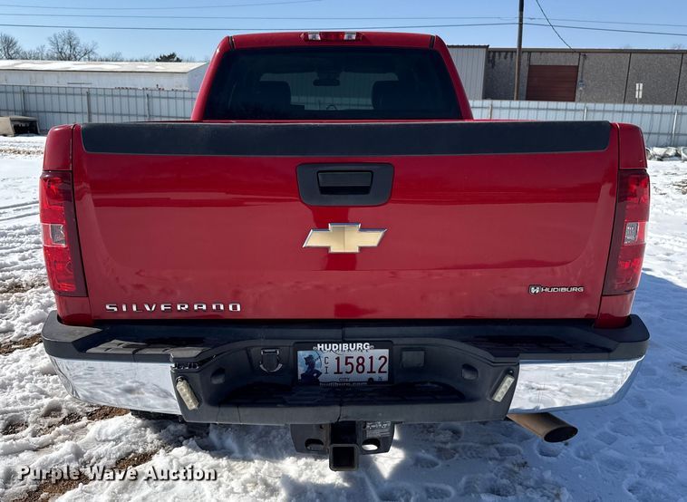image for item ES5749 2011 Chevrolet Silverado 2500HD Crew Cab pickup truck