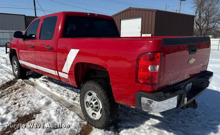 image for item ES5749 2011 Chevrolet Silverado 2500HD Crew Cab pickup truck