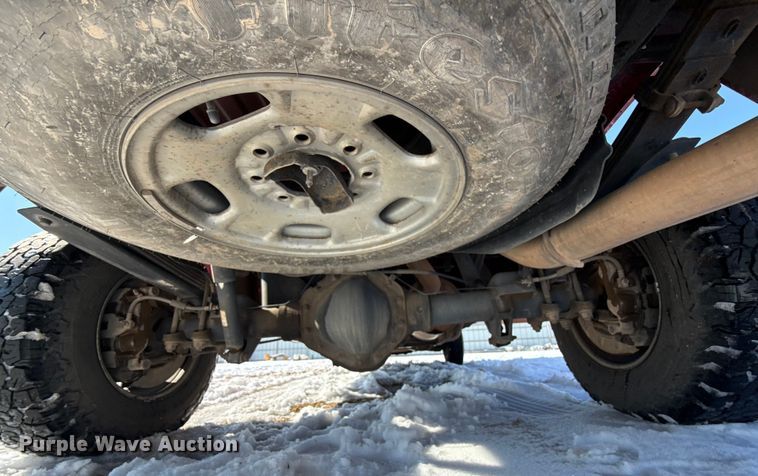 image for item ES5749 2011 Chevrolet Silverado 2500HD Crew Cab pickup truck