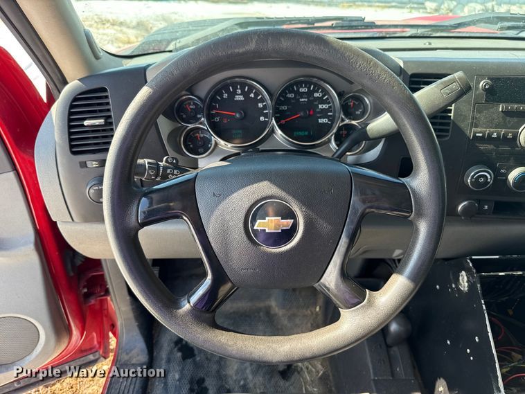 image for item ES5749 2011 Chevrolet Silverado 2500HD Crew Cab pickup truck