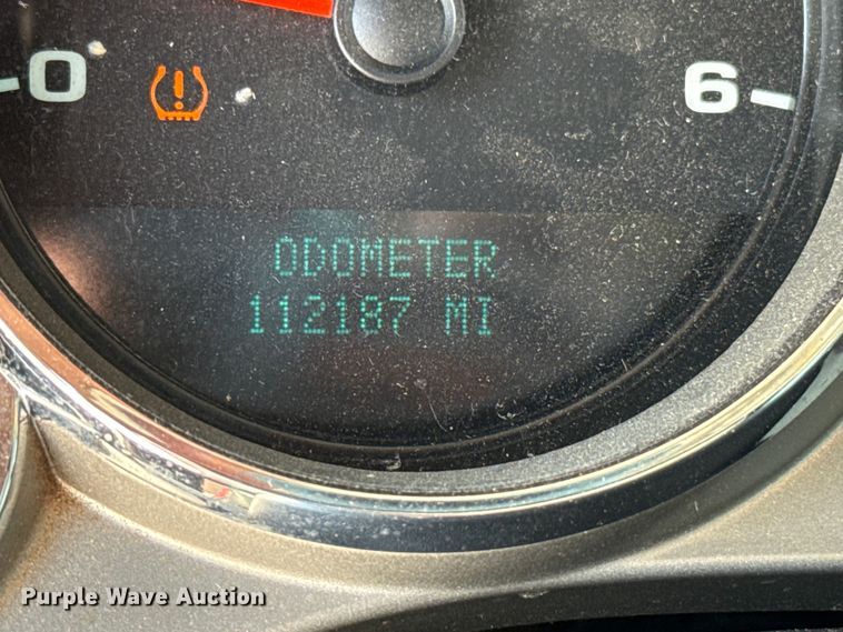 image for item ES5749 2011 Chevrolet Silverado 2500HD Crew Cab pickup truck