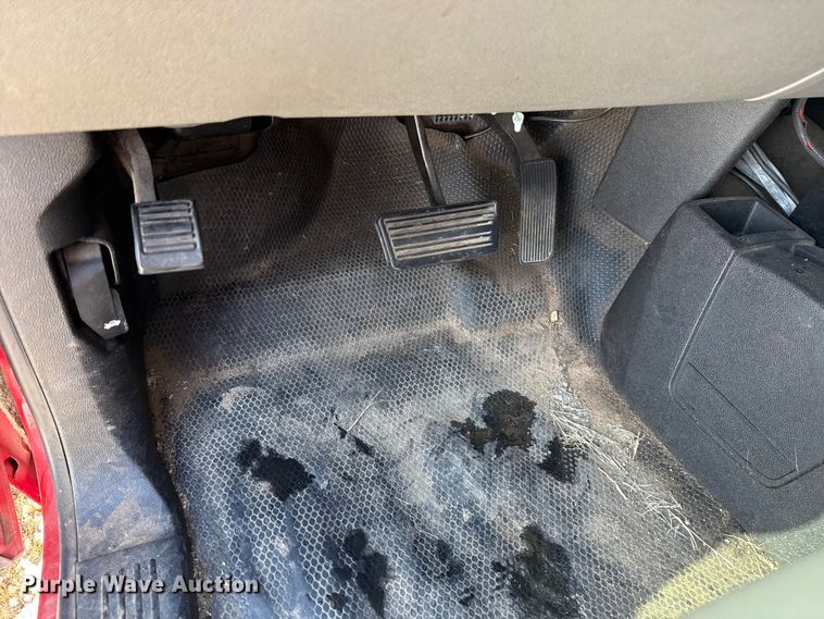 image for item ES5749 2011 Chevrolet Silverado 2500HD Crew Cab pickup truck