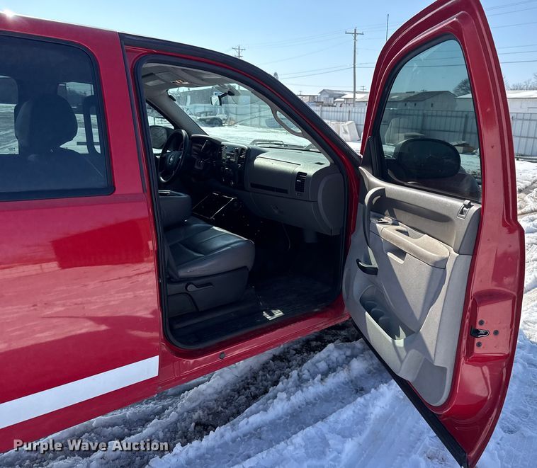 image for item ES5749 2011 Chevrolet Silverado 2500HD Crew Cab pickup truck