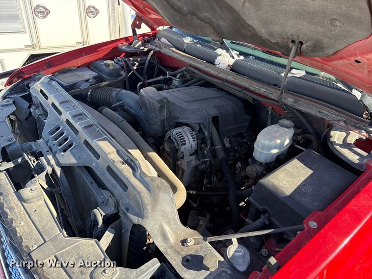 image for item ES5749 2011 Chevrolet Silverado 2500HD Crew Cab pickup truck