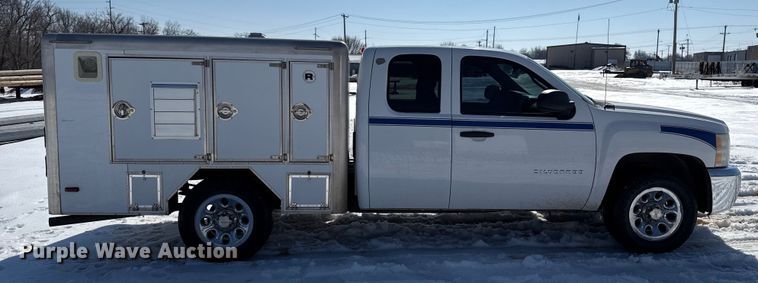 image for item ES5750 2013 Chevrolet Silverado 1500 Ext. Cab utility bed pickup truck