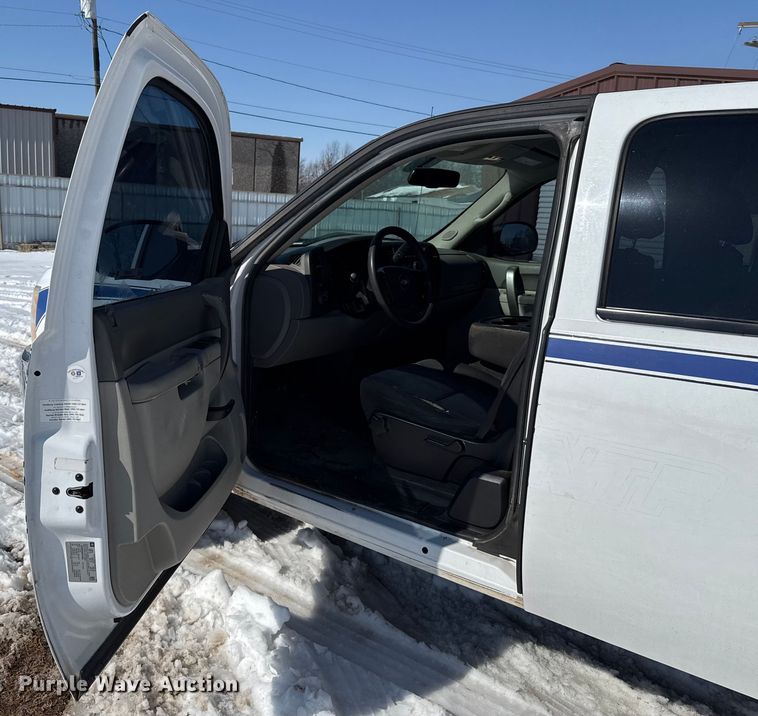 image for item ES5750 2013 Chevrolet Silverado 1500 Ext. Cab utility bed pickup truck