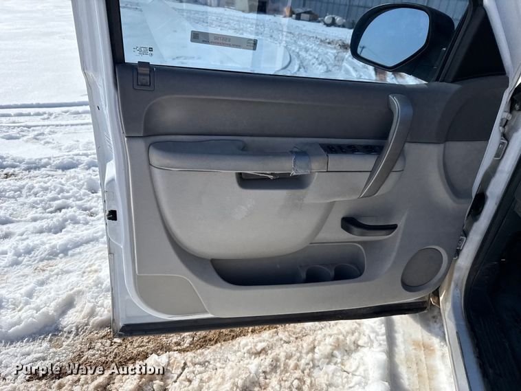 image for item ES5750 2013 Chevrolet Silverado 1500 Ext. Cab utility bed pickup truck