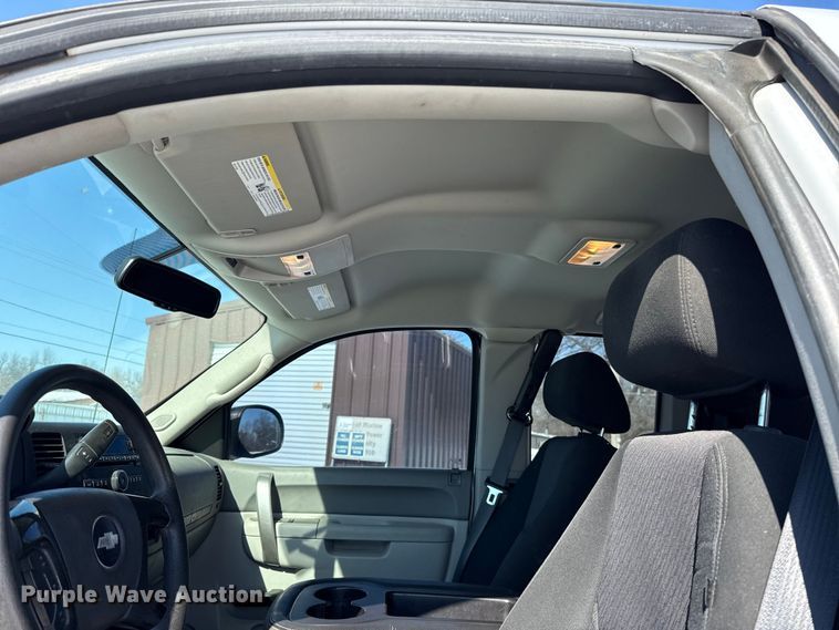 image for item ES5750 2013 Chevrolet Silverado 1500 Ext. Cab utility bed pickup truck