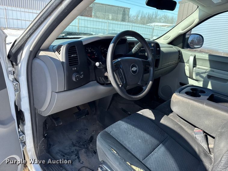 image for item ES5750 2013 Chevrolet Silverado 1500 Ext. Cab utility bed pickup truck